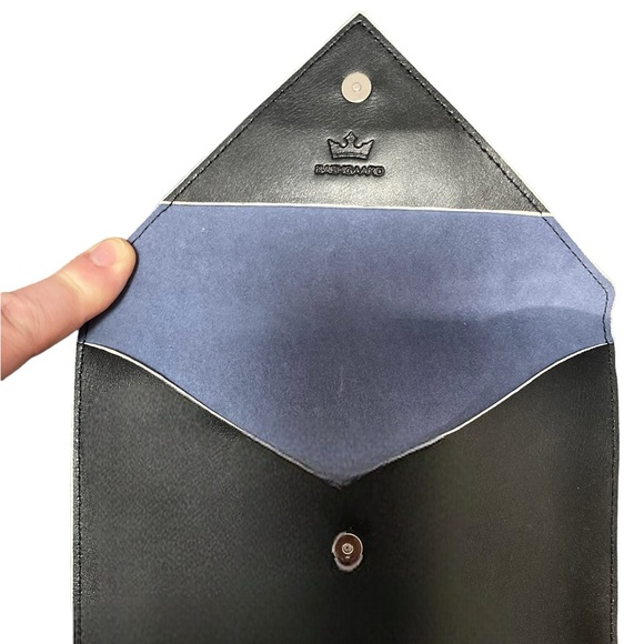 Black leather photograph envelope. Measures 5x7.5 inches. VGUC - Picture 3 of 6